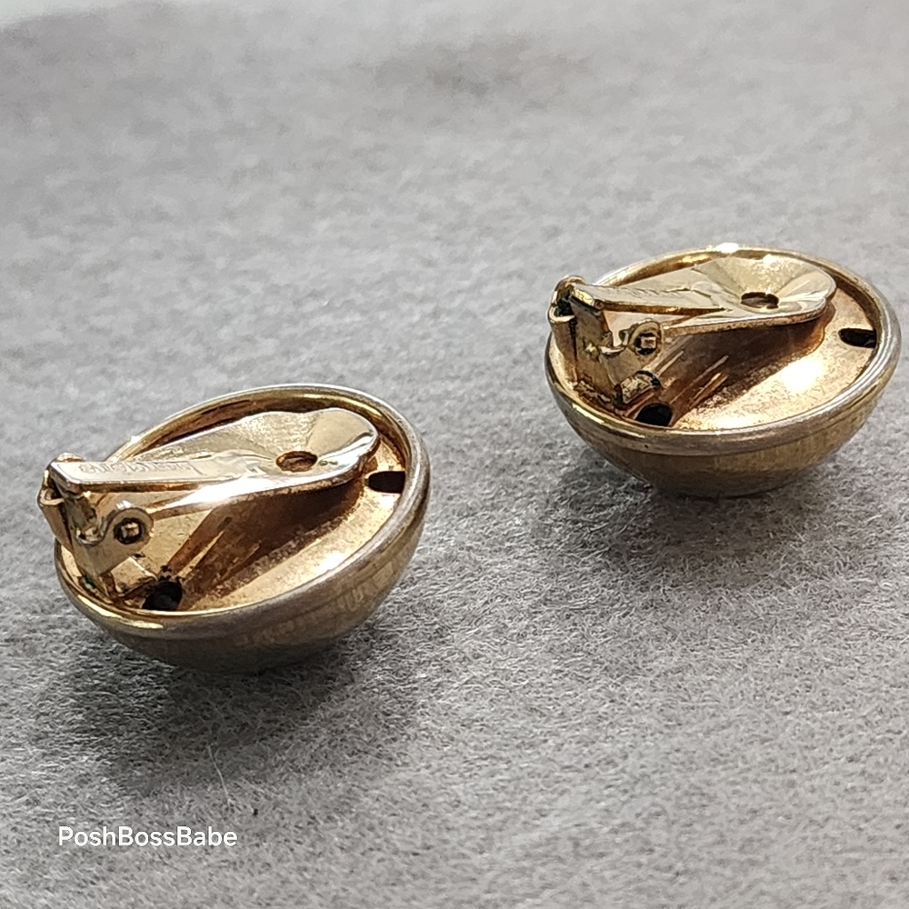 Vintage signed Bergère gold tone round button clip earrings - Picture 5 of 7